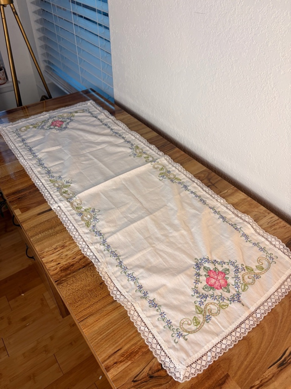 🌸✨ Colorful Floral Embroidered Table Runner ✨🌸